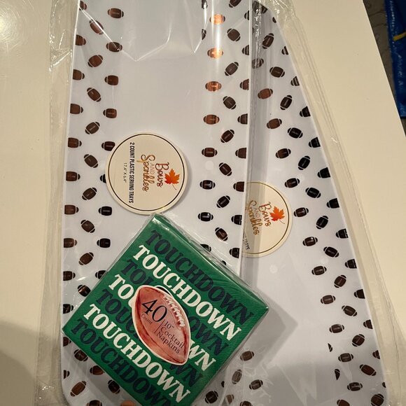 Football Plastic Serving Trays (4) and Football Napkins (new)/ps/x)) - Picture 3 of 15